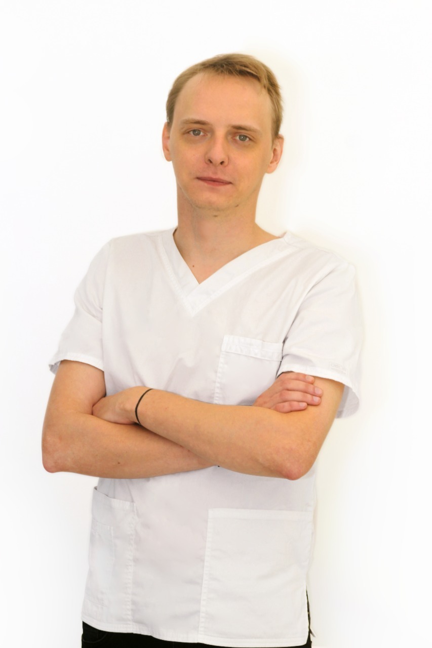 Ортопед, хирург-имплантолог, парадонтолог - Фролов Юрий Олегович